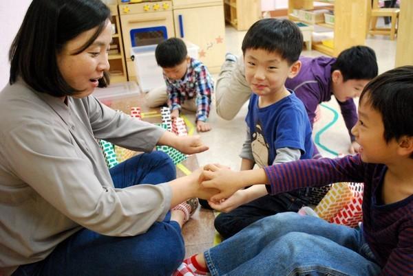 6 cách chơi với con của những cha mẹ thông minh 6 cách chơi với con của những cha mẹ thông minh