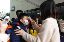 Hà Nội xem xét thời điểm học sinh tới trường, nới lỏng điều kiện kinh doanh - 1