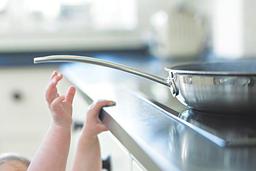 Phòng tránh tai nạn thương tích cho trẻ tại nhà