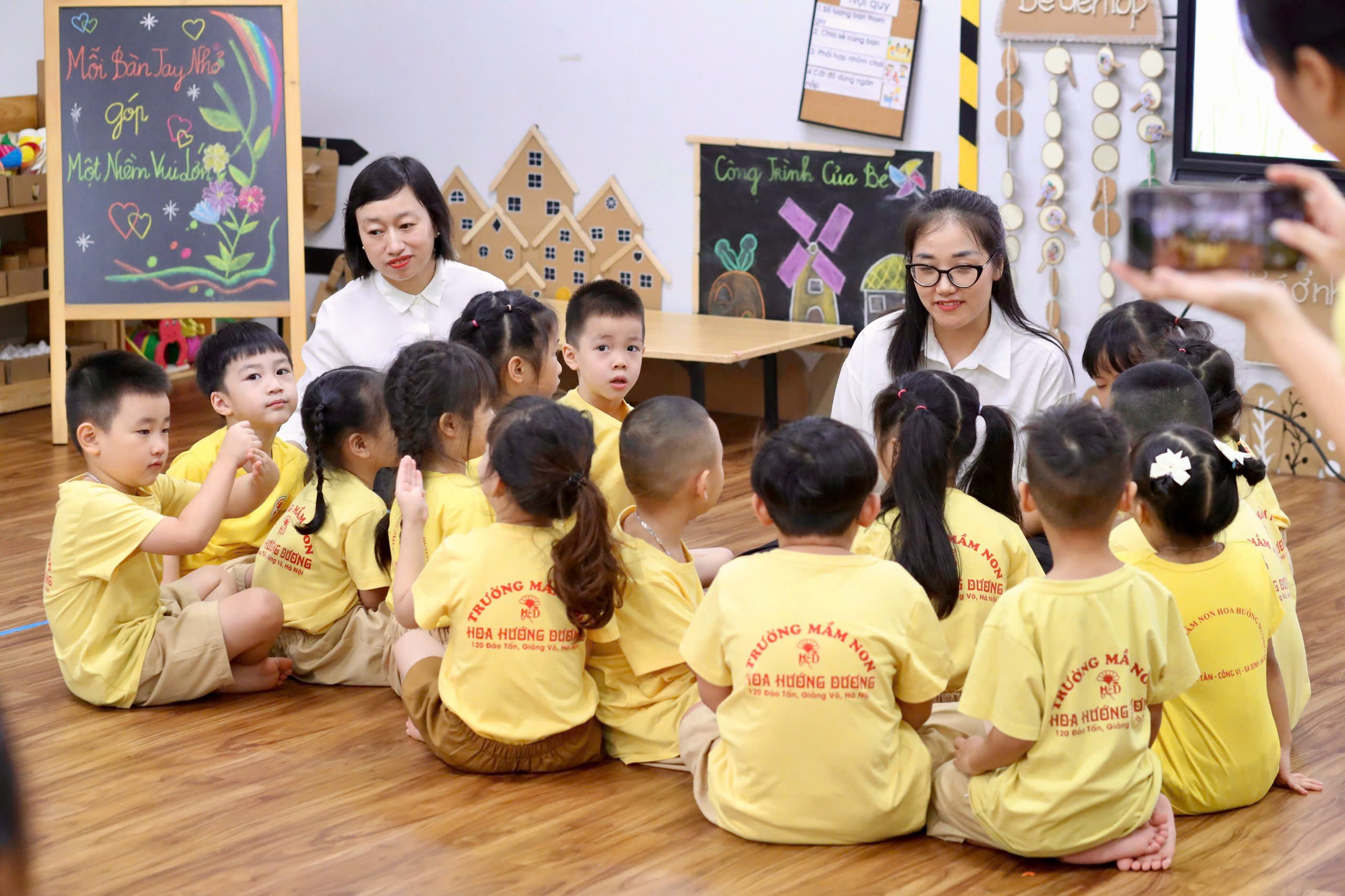 A group of children sitting on the floor
AI-generated content may be incorrect.