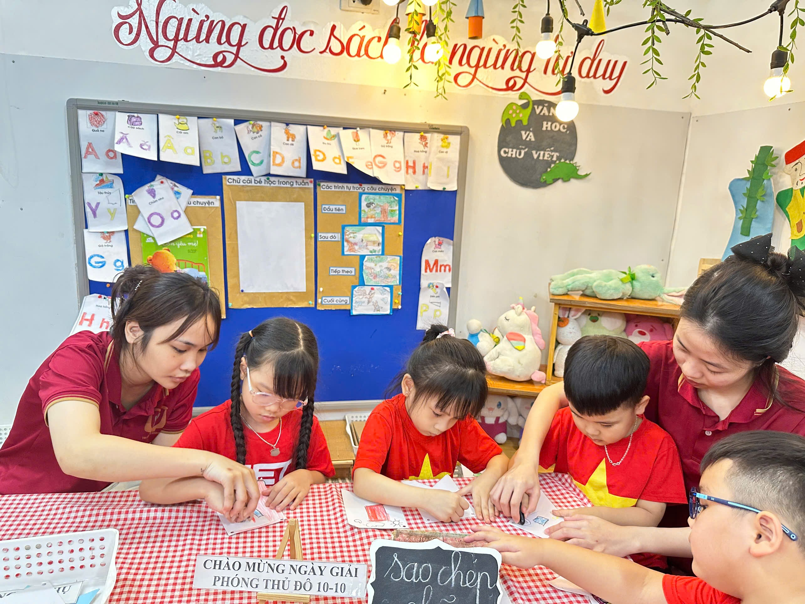 A group of people sitting at a table
AI-generated content may be incorrect.