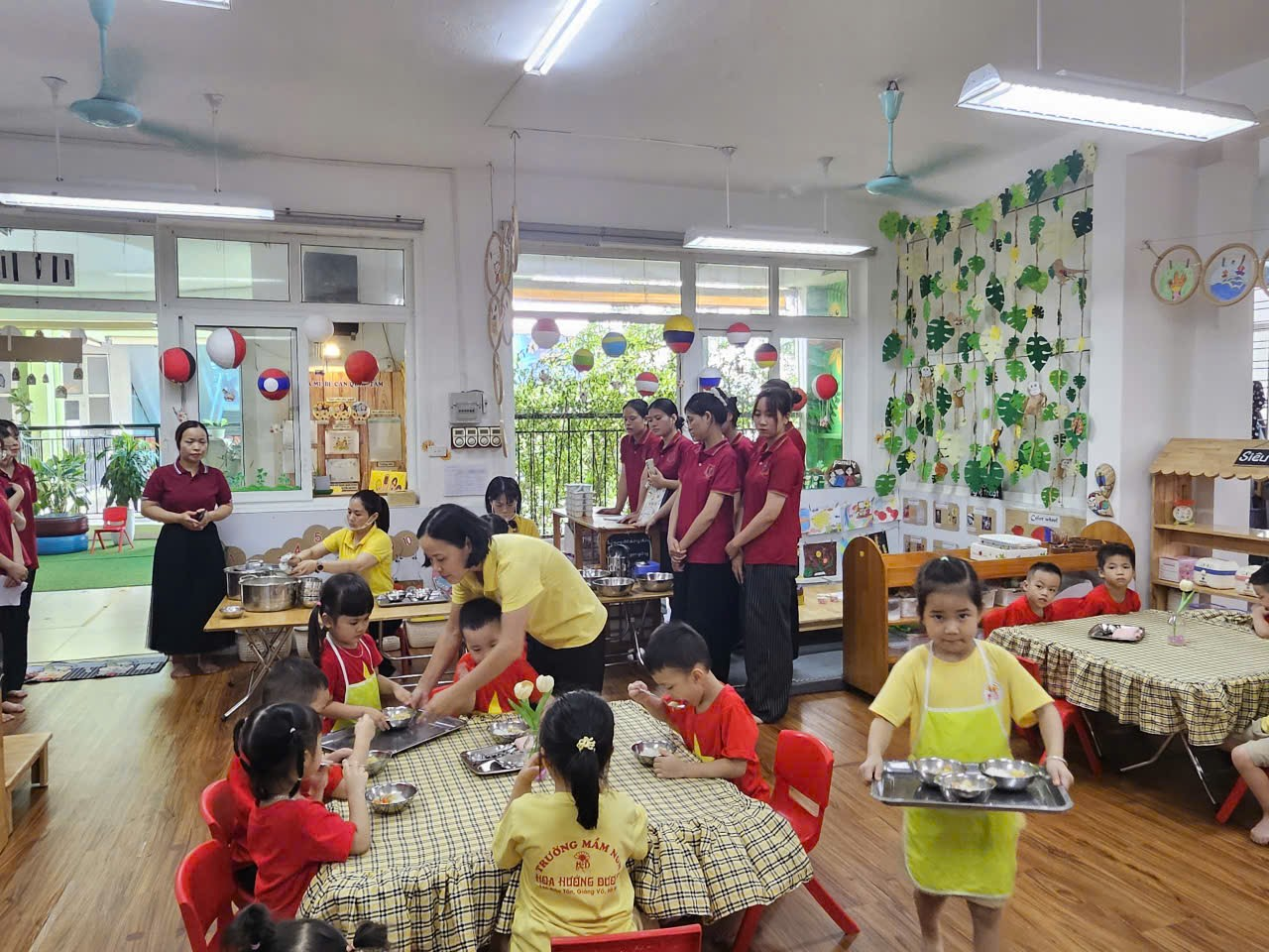 A group of children in a room
AI-generated content may be incorrect.