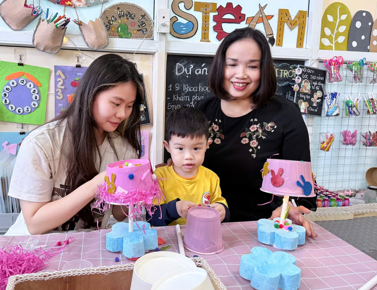 A group of people standing around a table

AI-generated content may be incorrect.