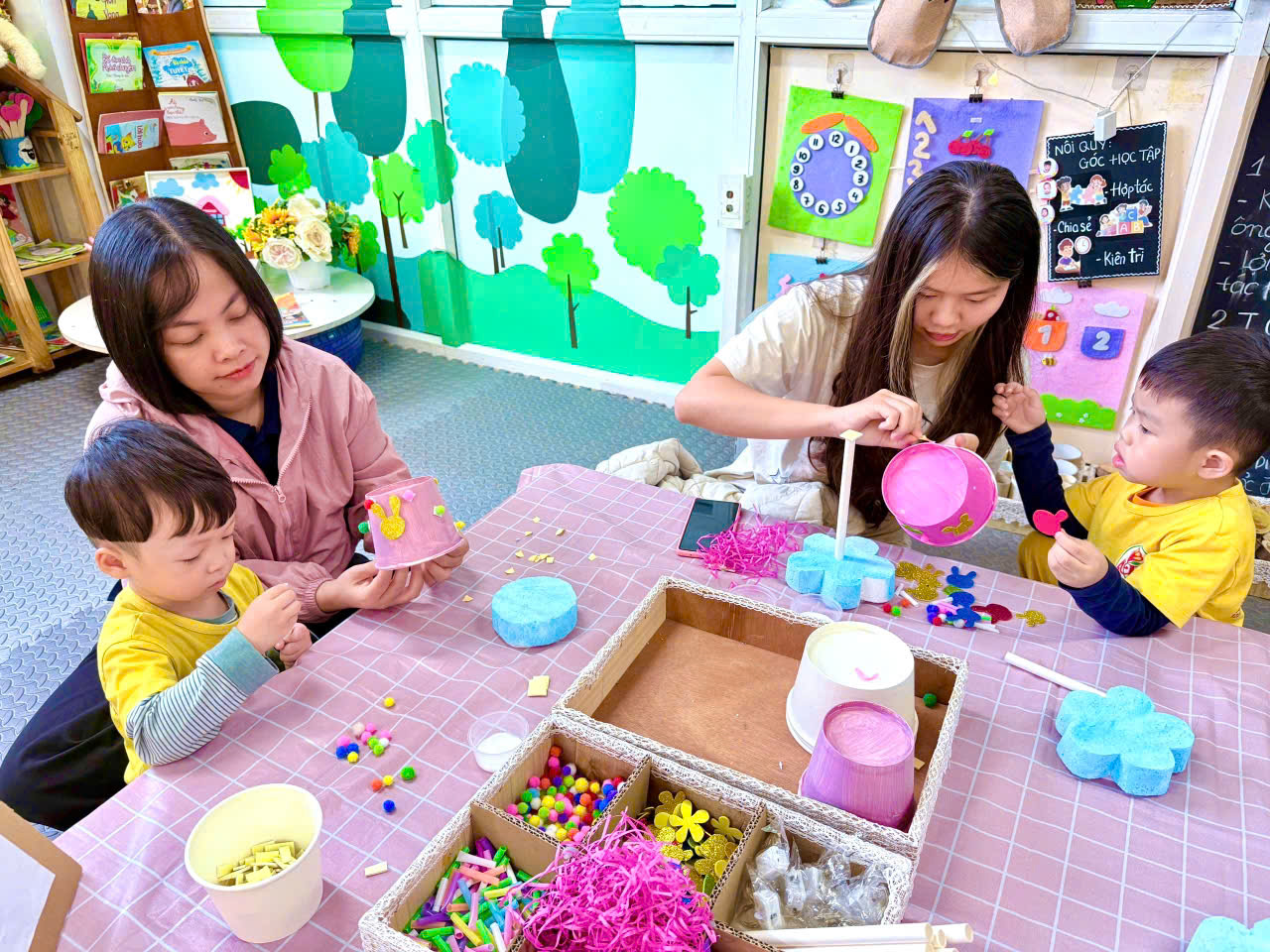 A group of people sitting at a table

AI-generated content may be incorrect.