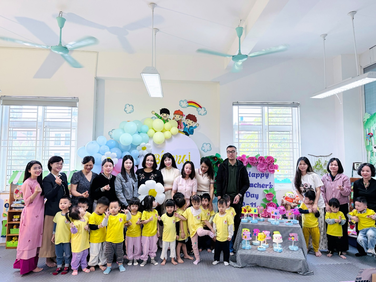 A group of people posing for a photo

AI-generated content may be incorrect.