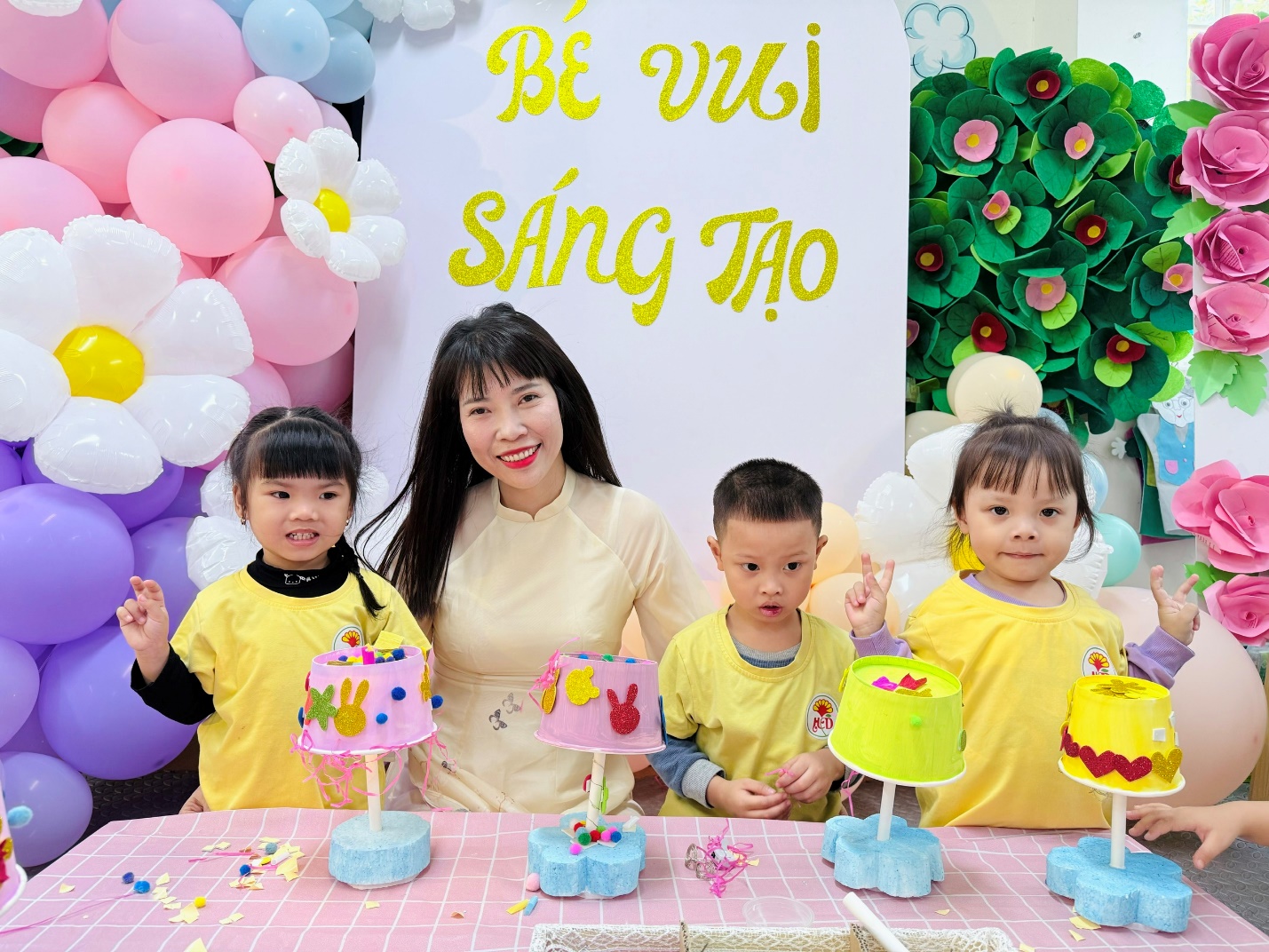 A group of kids and a person posing for a picture

AI-generated content may be incorrect.