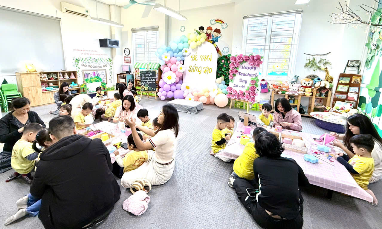 A group of people sitting on the floor

AI-generated content may be incorrect.