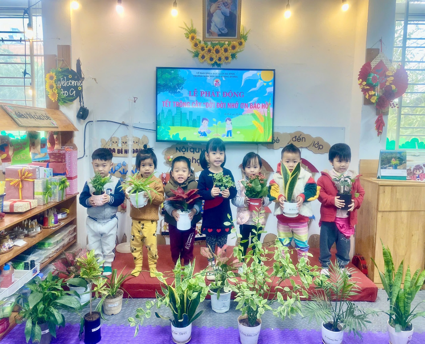 C:\Users\User\Desktop\NĂM HỌC 24 25\Ảnh Têt trồng cây\z6303704324295_1450c83c8de7552fb513d82496adb638.jpg