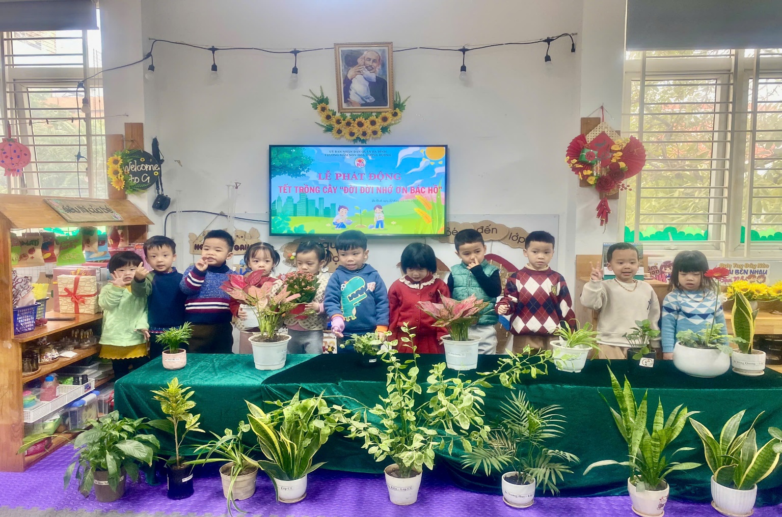 C:\Users\User\Desktop\NĂM HỌC 24 25\Ảnh Têt trồng cây\z6303705030992_a953367ca347d8400a85999f5029ddfa.jpg