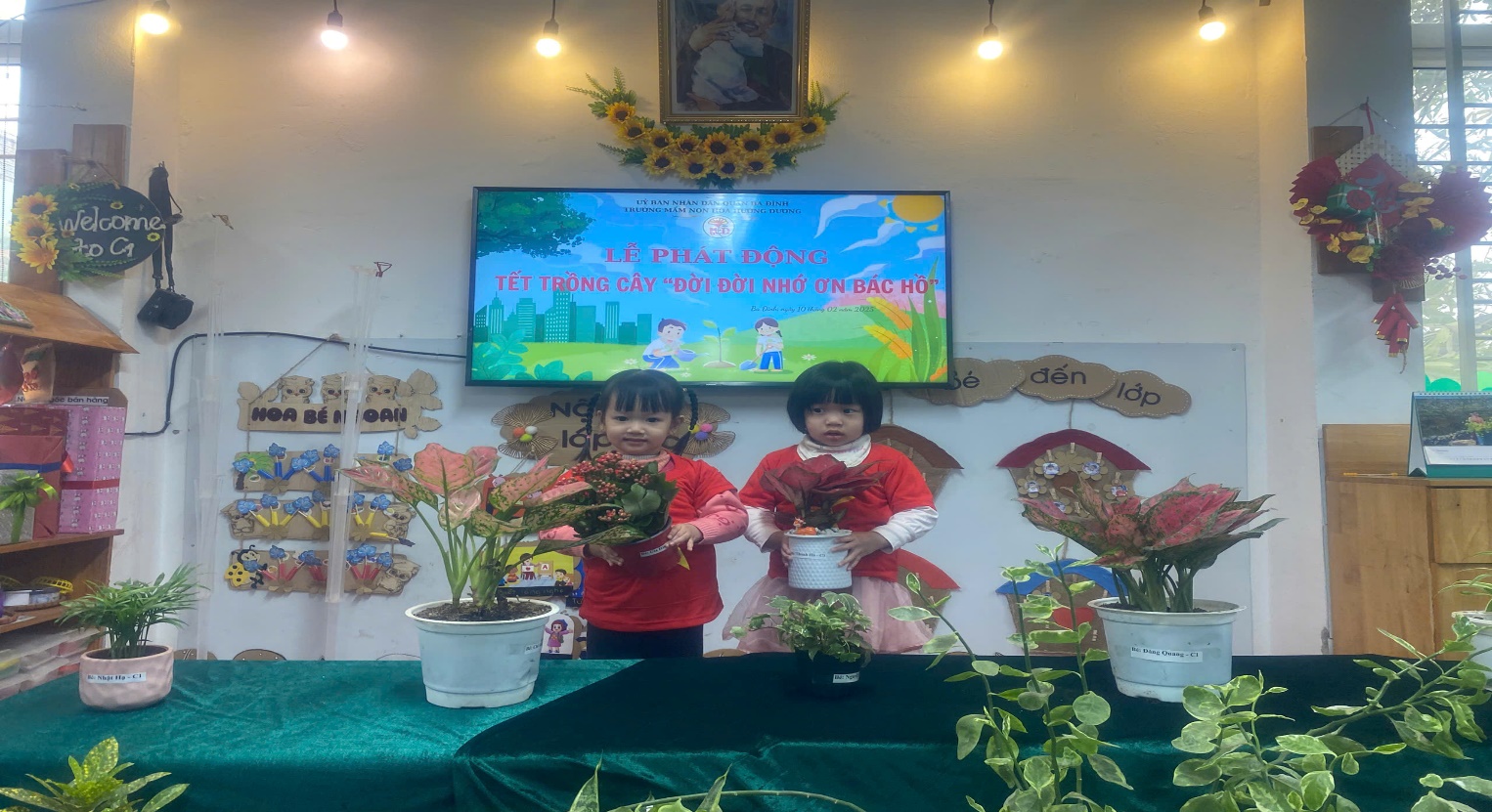 C:\Users\User\Desktop\NĂM HỌC 24 25\Ảnh Têt trồng cây\z6303382353574_30856923c6e5c601511582281335d7ef.jpg