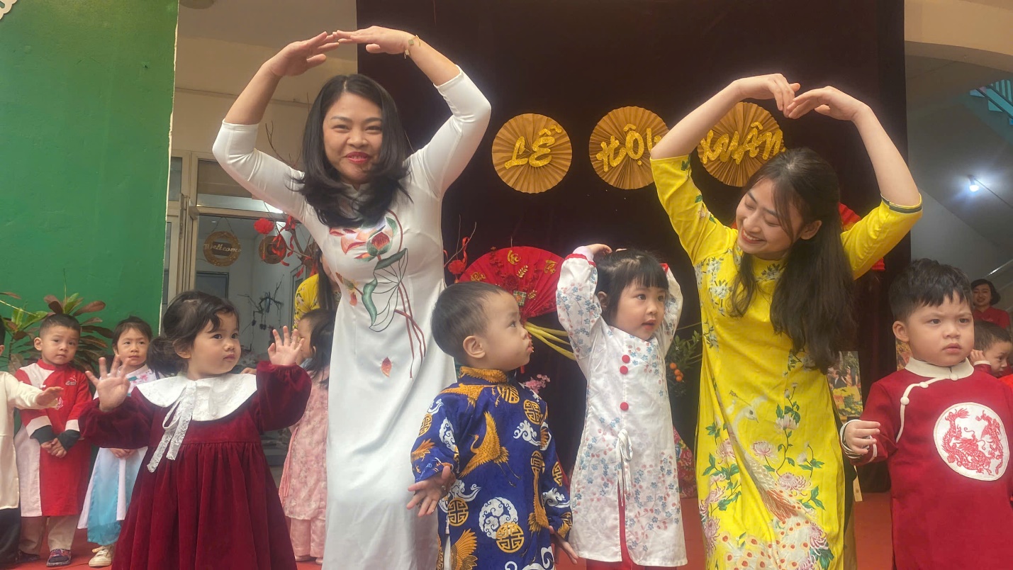 C:\Users\User\Desktop\NĂM HỌC 24 25\Ảnh hội chợ Xuân\z6318034771532_315c945fc9816494f836570a3ab91fbd.jpg