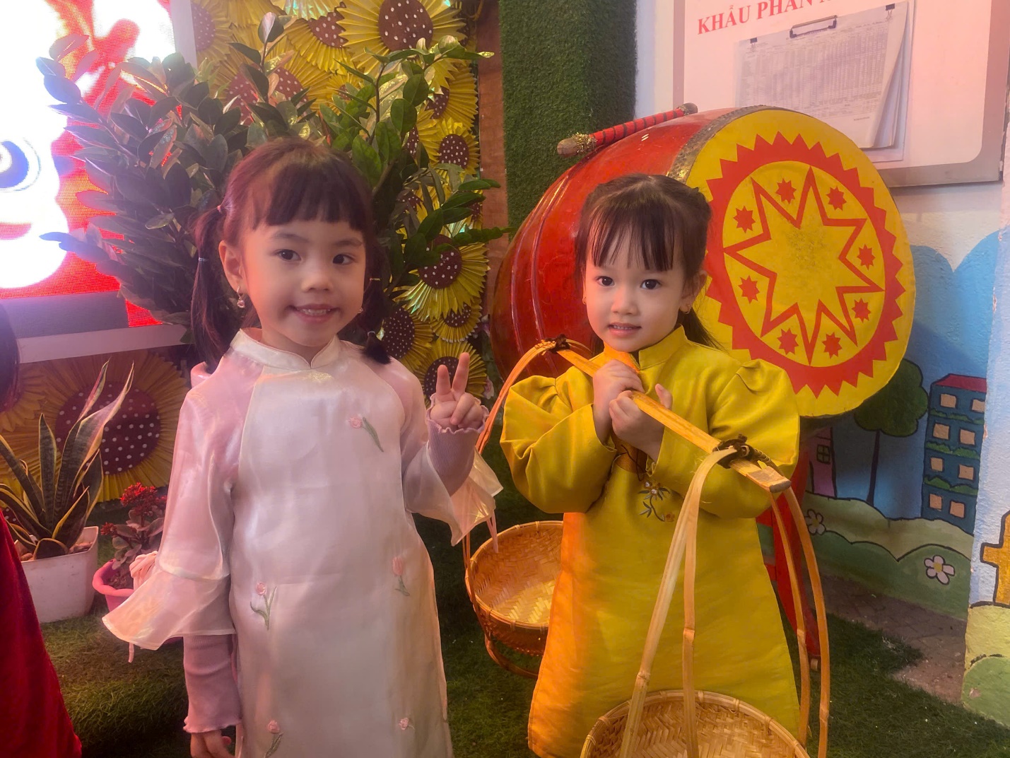 C:\Users\User\Desktop\NĂM HỌC 24 25\Ảnh hội chợ Xuân\z6318034624127_4e9299aac02cdc0d8d88a9731a4dd3e0.jpg