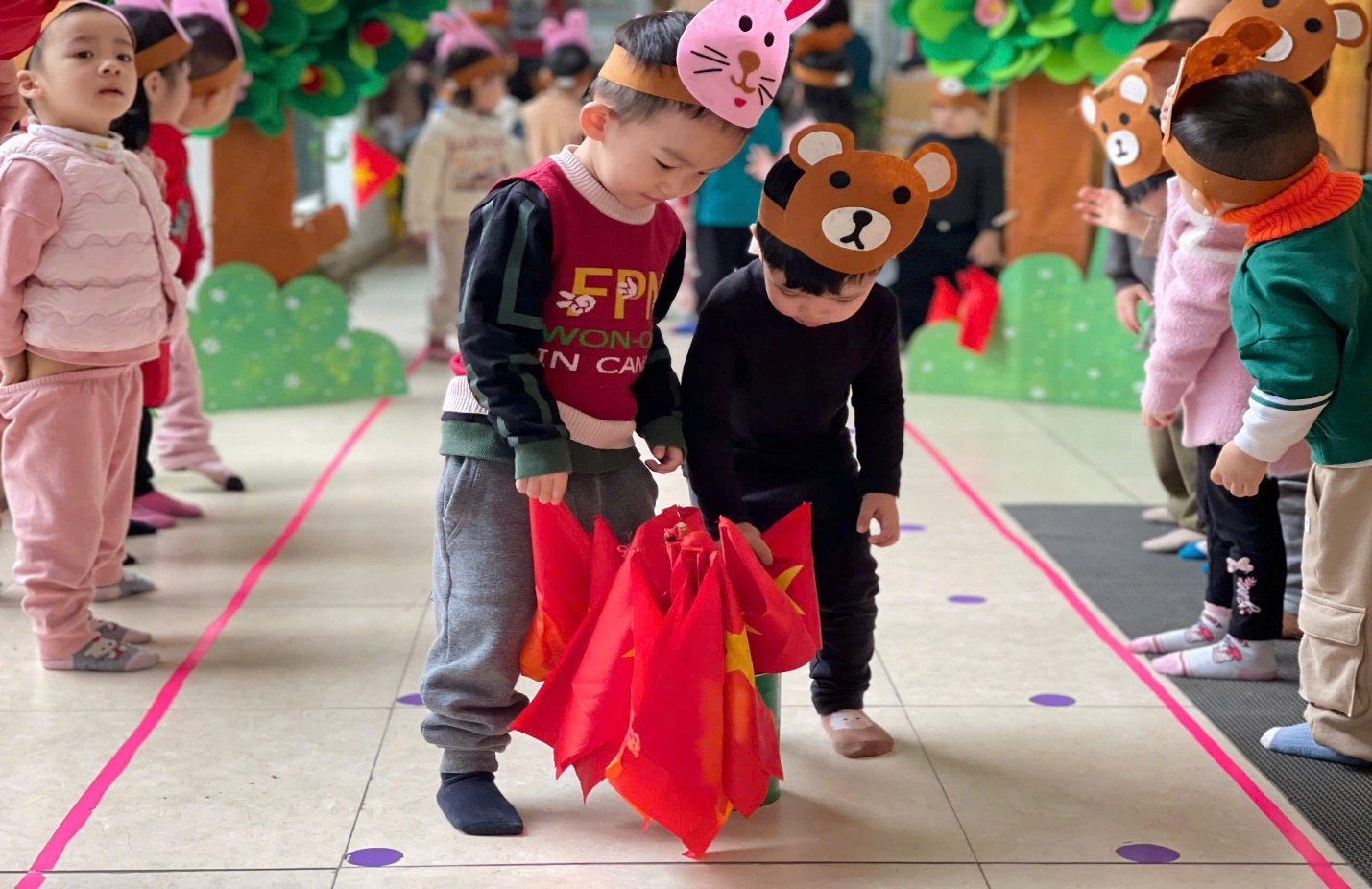 C:\Users\User\Desktop\NĂM HỌC 24 25\Ảnh hội chợ Xuân\z6318034518221_e27d637b8d80a9221e6b22bcb25cba08.jpg