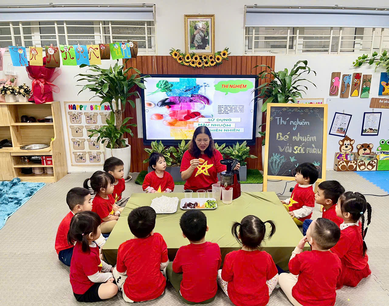 D:\C3 NĂM HỌC 2024-2025\ảnh lớp C3\TN Nhuộm vải\z6090294578101_0182e3ecd7429f32a25b0da5c34ed03e.jpg