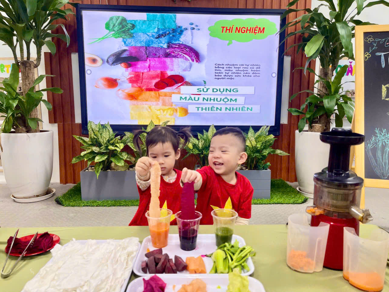 D:\C3 NĂM HỌC 2024-2025\ảnh lớp C3\TN Nhuộm vải\z6090294525757_268f0247ab57d4ef84c34c9041340868.jpg