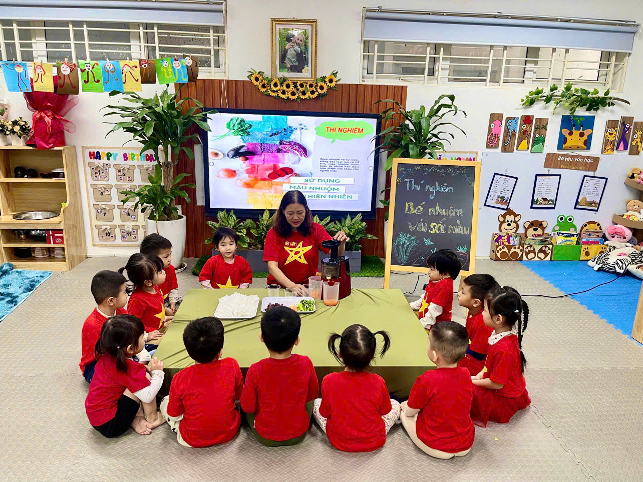 D:\C3 NĂM HỌC 2024-2025\ảnh lớp C3\TN Nhuộm vải\z6090294362479_b56e895c3abf592221b1b1020219eaa1.jpg