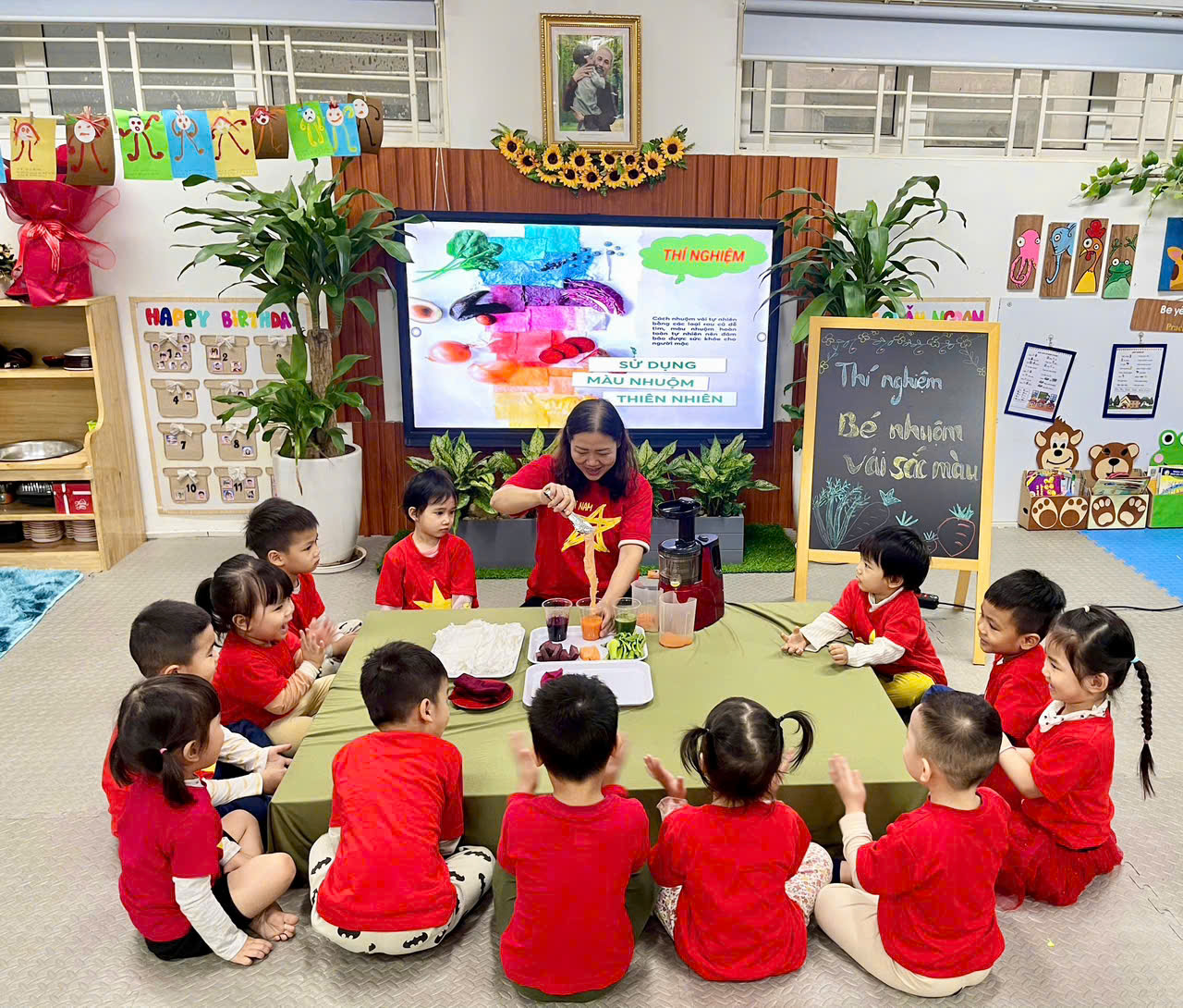 D:\C3 NĂM HỌC 2024-2025\ảnh lớp C3\TN Nhuộm vải\z6090294447711_acda59d4ec6106a235aeaf9e5adb4e4a.jpg