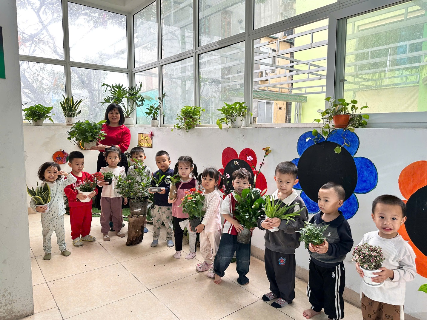 C:\Users\User\Pictures\Ảnh hoat đong lop c1\Ảnh Tết Trồng cây\z7565608041305_a2d0db9b2ed2761246b1b67b943fcce2.jpg